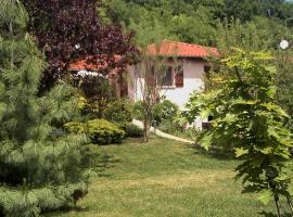 La Meïzou, gîte - chambres d hôtes à Champeix, hotell i Champeix