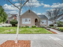 Buhne Terrace Bungalow, holiday home in Eureka