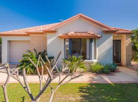 Oceania Cottage - LJHooker Yamba, hotel i Yamba
