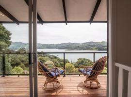 Kingfisher's Perch - Takamatua Holiday Home, alquiler vacacional en Akaroa