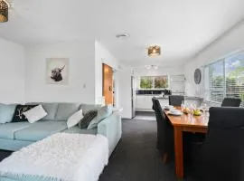 Archie's Beach Bach - Orewa Accommodation