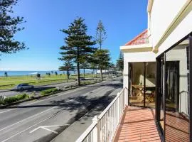 Marine Parade Magic - Napier Holiday Home