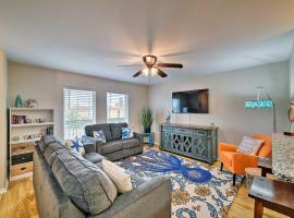 Corpus Christi Condo w/ Pool Access, Walk to Beach, hotel v destinaci Corpus Christi