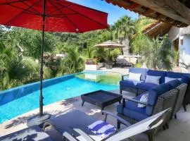 Villa Kiwi. Huge Pool, Steps To Town n Beach. 6 plus BRM 7.5 BTH 3 KCN