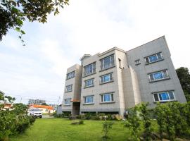 Haeneoul, hotel near Goseongri Shinyang Cemetery, Seogwipo