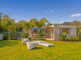 Oysters Retreat - Cooks Beach Holiday Home, hotel en Cooks Beach