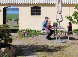 Stutteri Ahl near beach and town, boende vid stranden i Ebeltoft