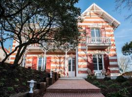 VILLA LES OMBREES, guest house in Arcachon