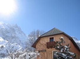 Hotel Auberge Edelweiss, hotel v mestu La Grave