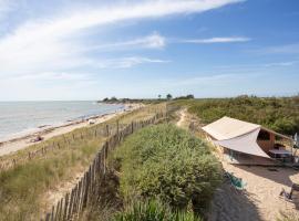 Huttopia Côte Sauvage - Ile de Ré, hotel in Sainte-Marie-de-Ré