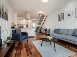 Tailored Stays - Flamsteed Duplex Apartment