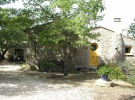 La maison jaune, vacation rental in La Roque-sur-Pernes