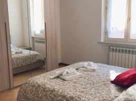 "Coccole nel borgo" 2min to outlet apartment with terrace, lugar para ficar em Serravalle Scrivia