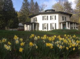 Black Sheep Inn and Spa, hotel con estacionamiento en Hammondsport