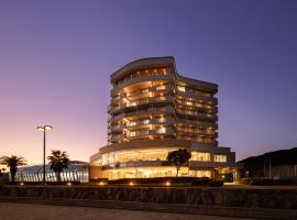 The Gran Resort Elegante Awajishima، بيت عطلات شاطئي في Awaji