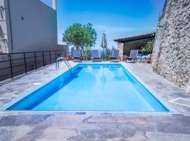 Villa Ventus, 40sqm private pool & hot tub!, hotel económico em Roussospítion