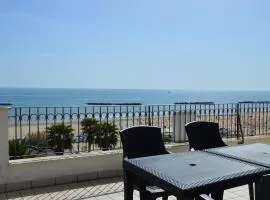 Mansarda Fronte Mare con servizio spiaggia incluso a Roseto degli Abruzzi