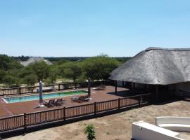 Wildlife Estate House With Mountain Views & 12-Meter Pool, country house in Hoedspruit