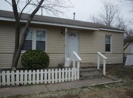 1 bedroom with a fireplace close to base, cottage in Lawton