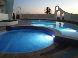 Studio appartment beach front, hotel em Harqalah