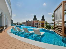 Lequ Okinawa Chatan Spa ＆ Resort, hotel in Chatan