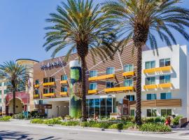 Hotel Indigo Anaheim, an IHG Hotel: Anaheim'da bir otel