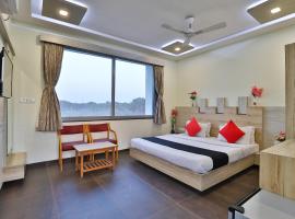 Capital O 36682 Hotel Keshav、Nagwaのホテル