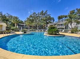 St Simons Condo with Resort Amenities 1 Mi to Beach, apartment in Mallory Park