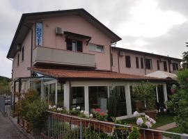 Hotel Patrizia, hotel with jacuzzis in Marina di Massa