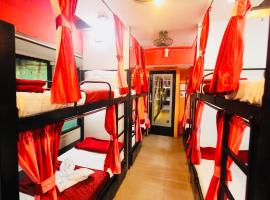 Town Hostel Mumbai - AC Dormitory, hotel di Mumbai