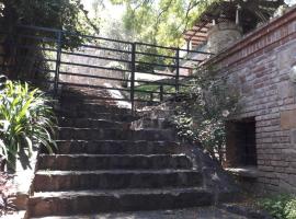 Apartamentos del Cerro, hotel blizu znamenitosti Monument General Guemes, Salta