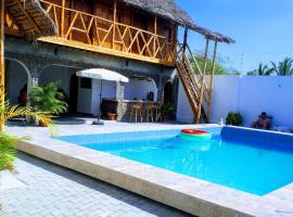Hostal Villa Brisa, ξενοδοχείο με πισίνα σε Ballenita