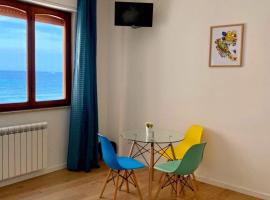 Mondello Beach - Rooms By The Sea, hotel romantik di Mondello