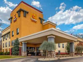 Comfort Suites South, ξενοδοχείο με πισίνα σε Elkhart