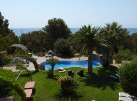 BUNGALOW-PARK LAS DOS TARTANAS, family hotel in Hospitalet de l'Infant