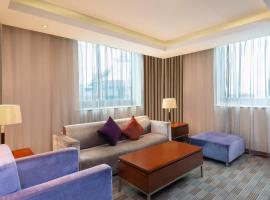 Holiday Inn Shanghai Pudong, an IHG Hotel, hotel perto de Minsheng Road Station, Xangai