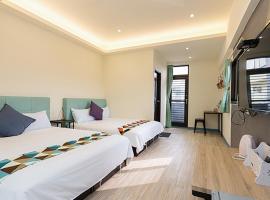羅東夜市舒果ShuGo B&B 近清溝夜市 國旅卡特約店 配合手作早餐店及租車行, hotel v destinaci Luodong