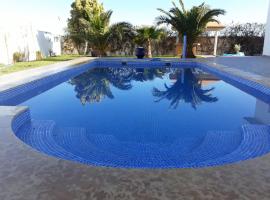 Villa CLIMATISEE avec piscine privée, ras el ma, hotel v destinaci Tazagouin