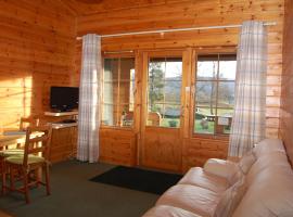 Cosy & compact Rowan Lodge no2, lodge i Killin