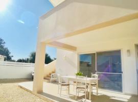 DolceVitaSuites - Modern 3 Bdr Villa in S. Lorenzo, semesterhus i Reitani