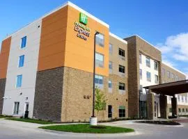 Holiday Inn Express & Suites Omaha - Millard Area, an IHG Hotel