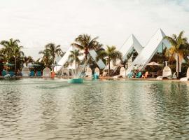 Pyramids in Florida, basseiniga hotell sihtkohas Estero