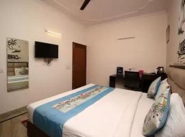 Cosy Inn, hotel in Noida
