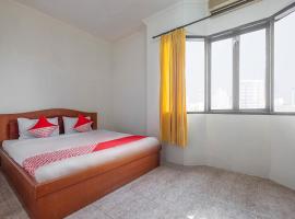 Super OYO 2704 Hotel Transit 2, hotel near Sultan Hasanuddin International Airport - UPG, 