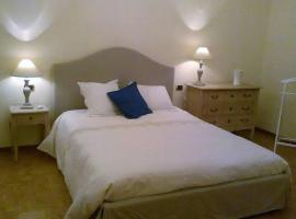 Charming Family Lodge With Private Garage, hotel i nærheden af Campo di Marte Station, Firenze