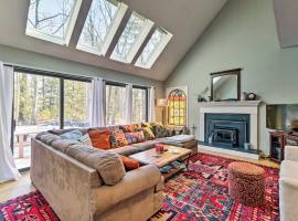 Peaceful Goshen Cottage with Screened Porch and Views!, вила в Goshen