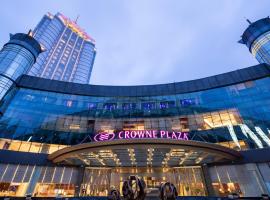 Crowne Plaza Taizhou, an IHG Hotel، فندق في تايتشو