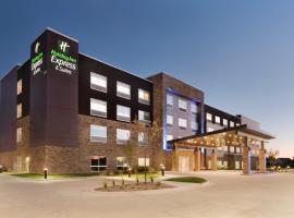 Holiday Inn Express & Suites - West Des Moines - Jordan Creek, an IHG Hotel, hotelli kohteessa West Des Moines