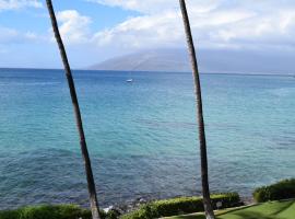 Royal Mauian 310 Luxury Oceanfront Condo with 180 Degree Panoramic Ocean View, hotel in Kihei