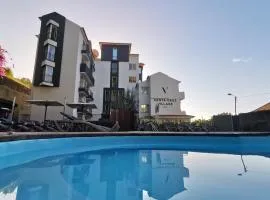 Santa Cruz Village Hotel、にあるマデイラ空港 - FNCの周辺ホテル
